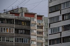 В России неходячему ребенку предложили жилье на пятом этаже в доме без лифта